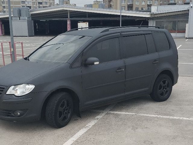 Volkswagen Touran - фото 2