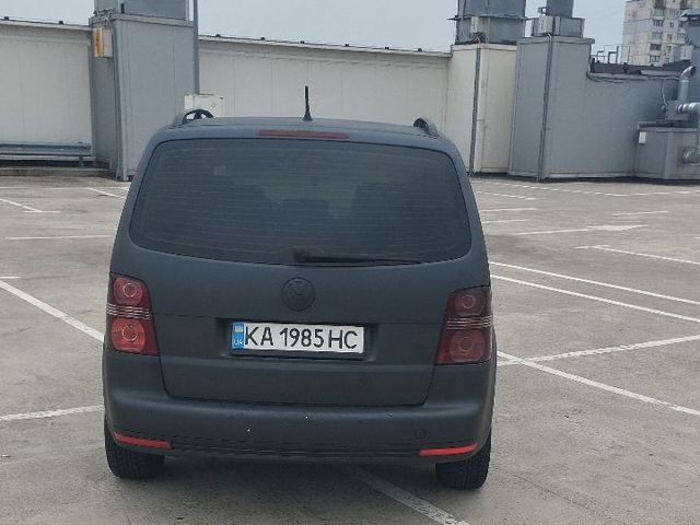 Volkswagen Touran - фото 5