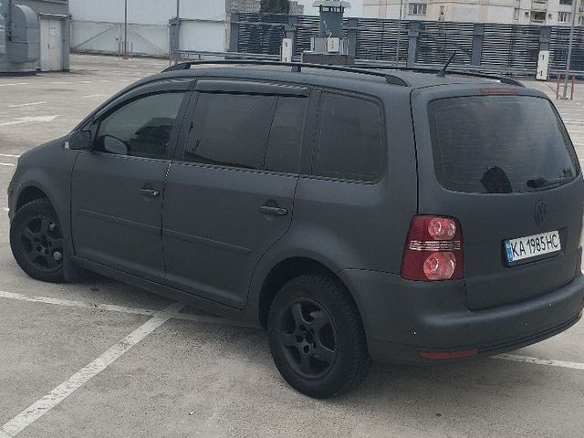Volkswagen Touran - фото 4