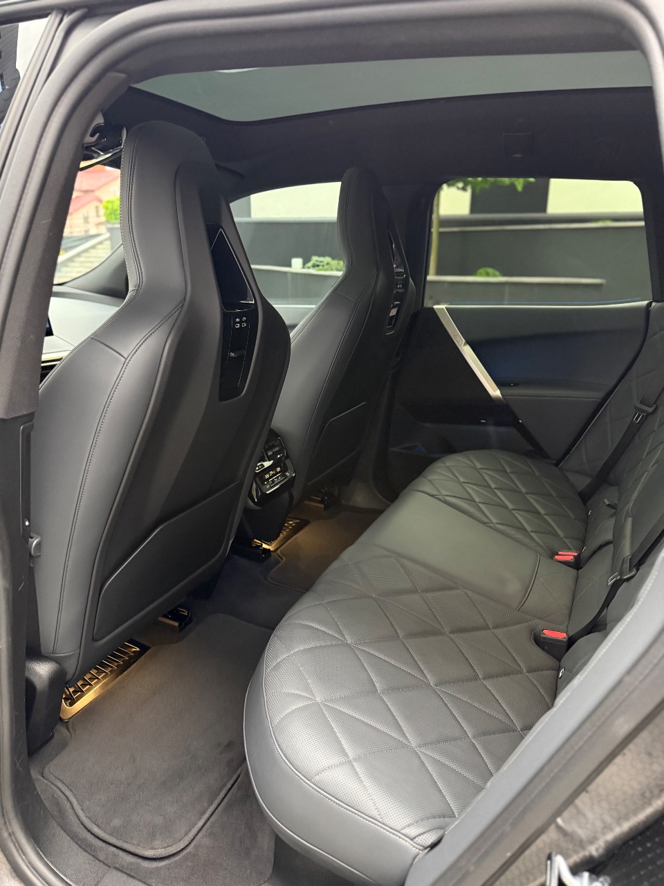 BMW iX - фото 12