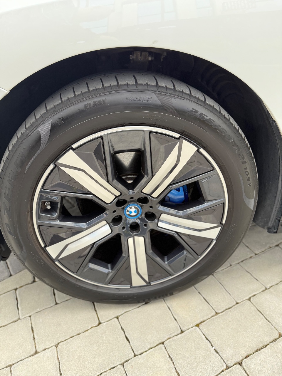 BMW iX - фото 10