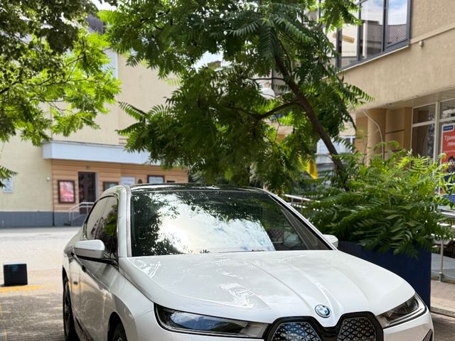 BMW iX - зображення 1