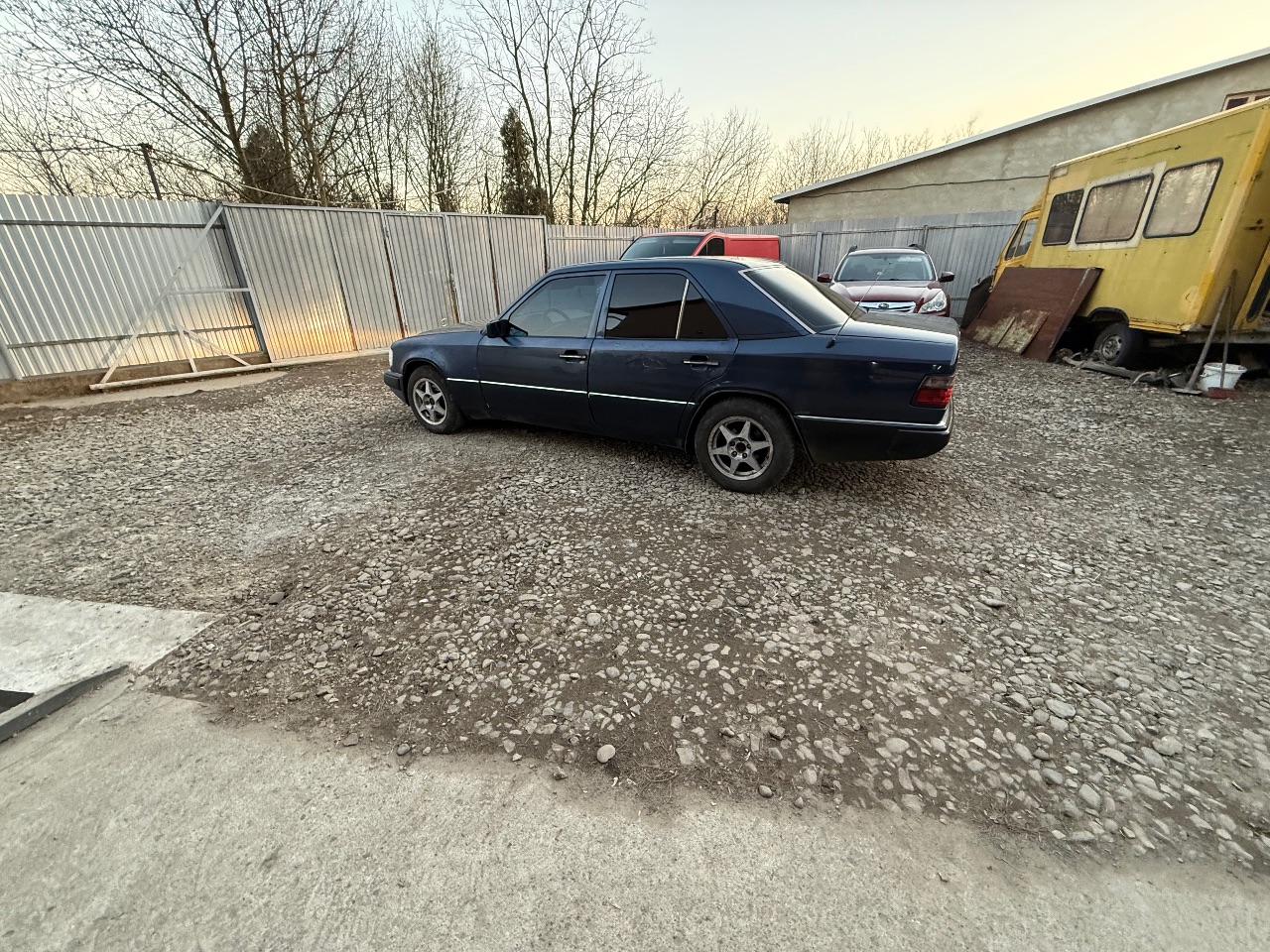 Mercedes-Benz W124 - фото 10