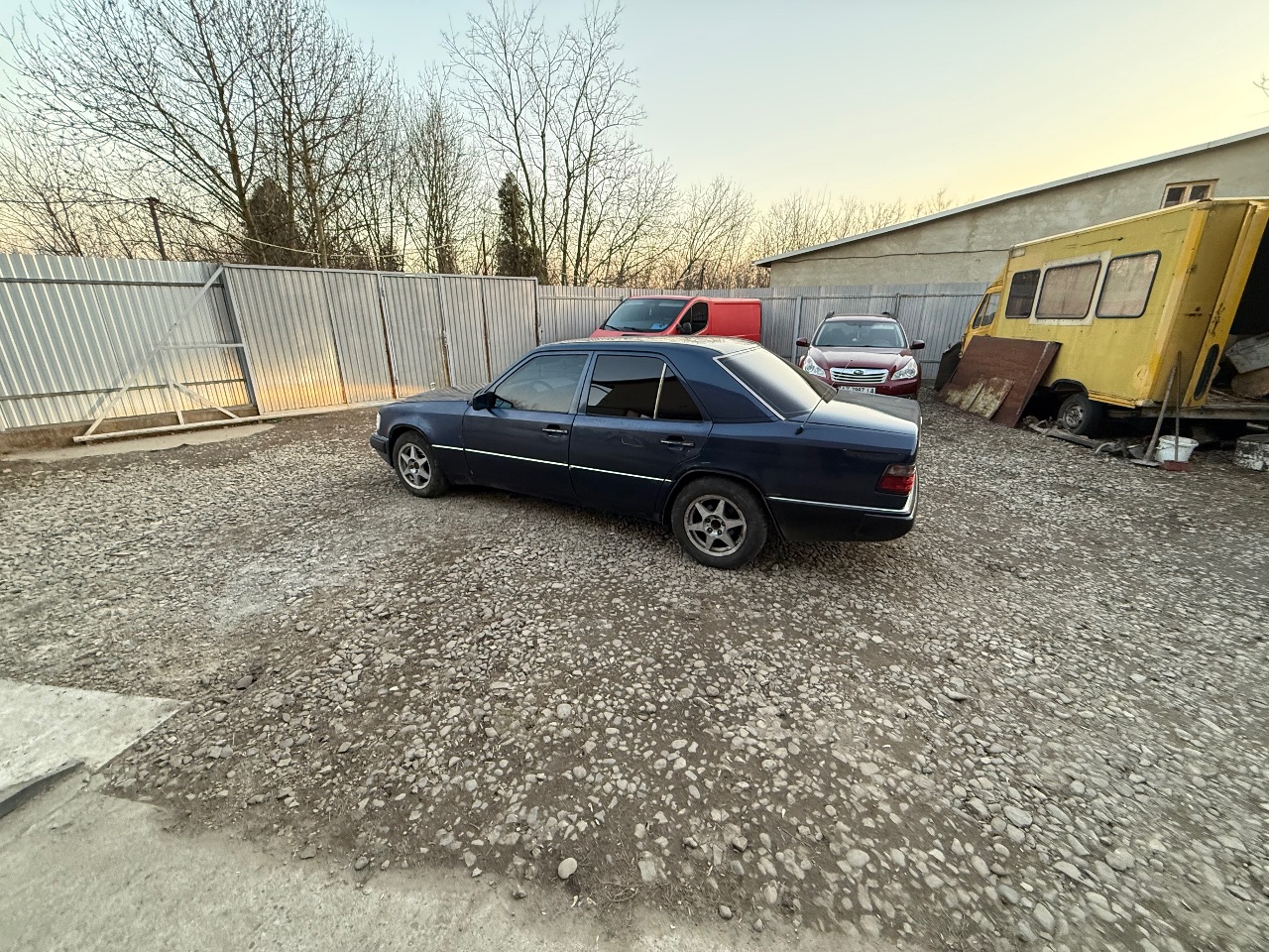 Mercedes-Benz W124 - фото 9
