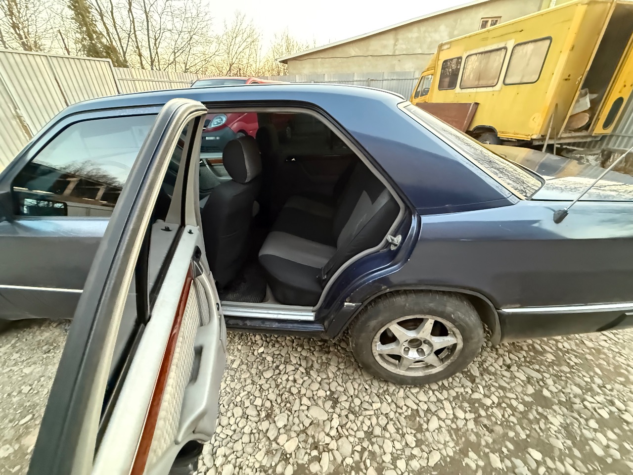 Mercedes-Benz W124 - фото 8