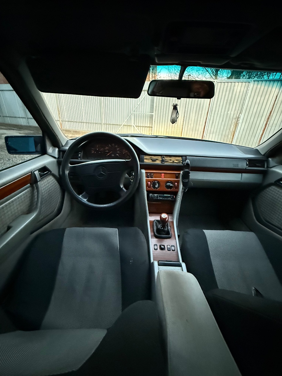 Mercedes-Benz W124 - фото 11