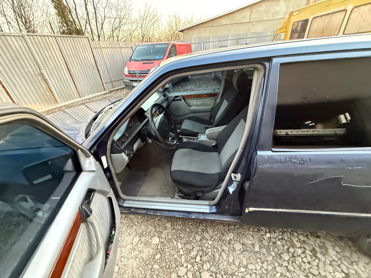 Mercedes-Benz W124 - фото 7