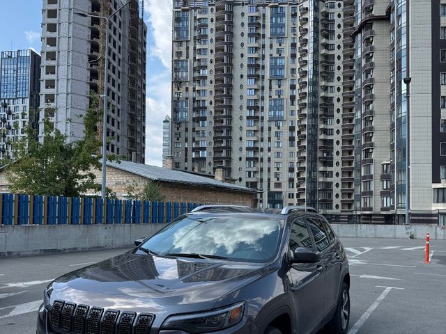 Jeep Cherokee - фото 1