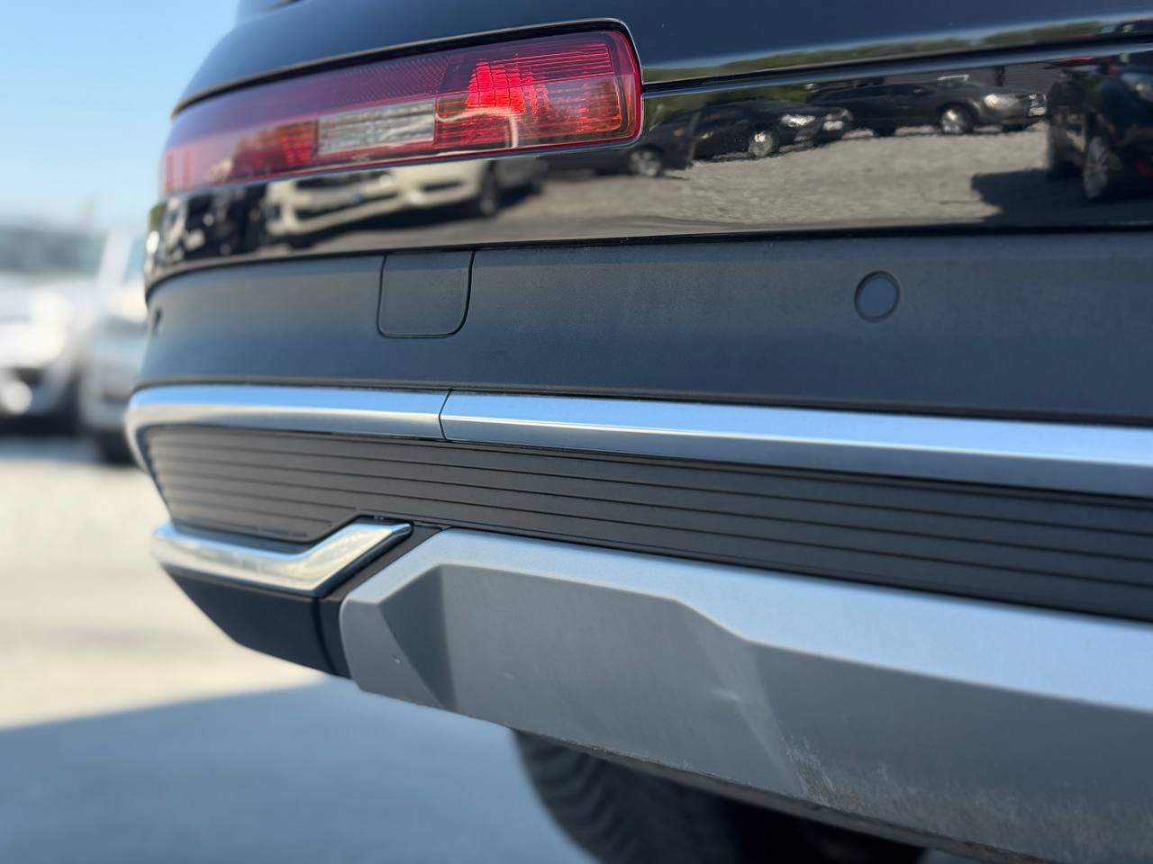 Audi Q7 - фото 9