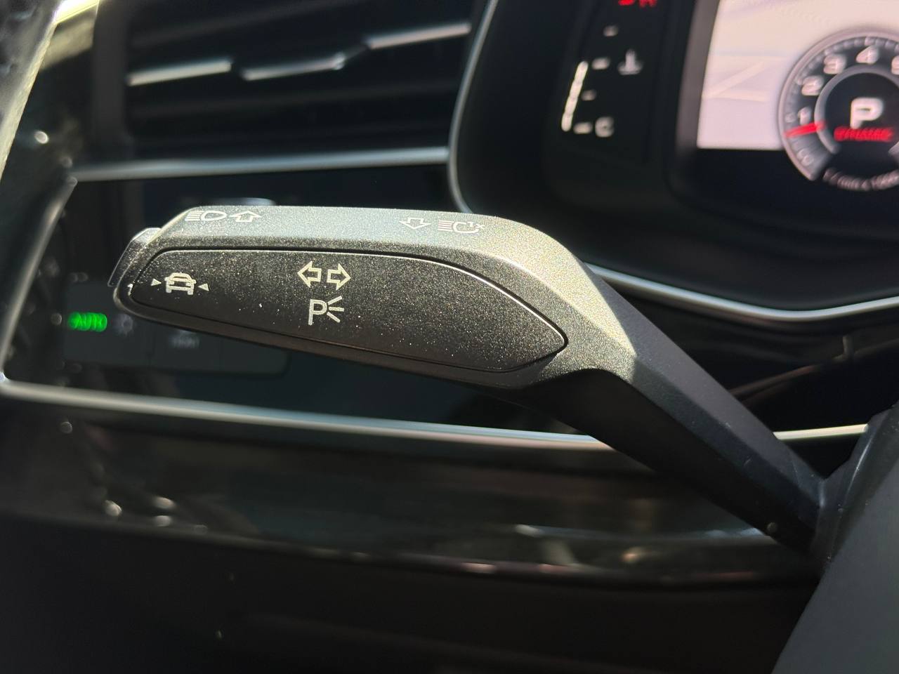 Audi Q7 - фото 43