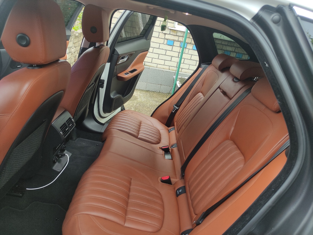 Jaguar F-Pace - фото 3