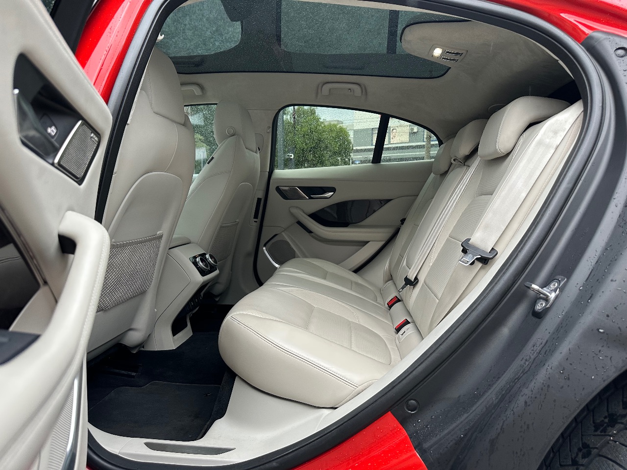 Jaguar I-Pace - фото 7