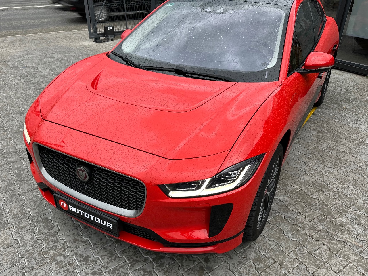 Jaguar I-Pace - фото 2