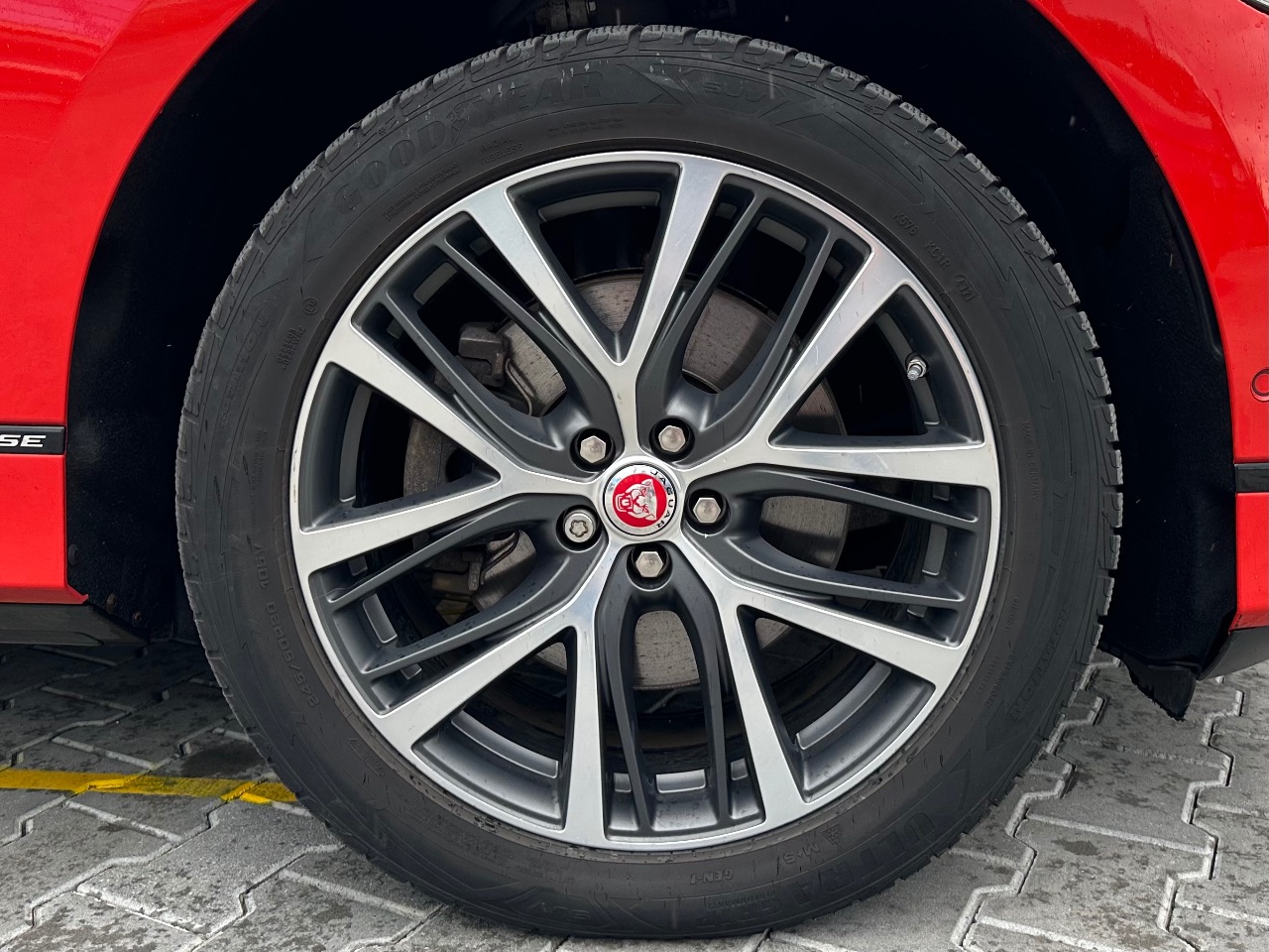 Jaguar I-Pace - фото 8