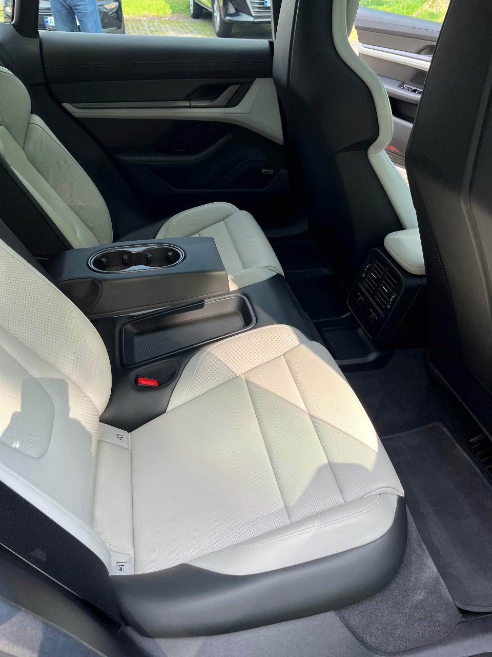 Porsche Taycan - фото 22