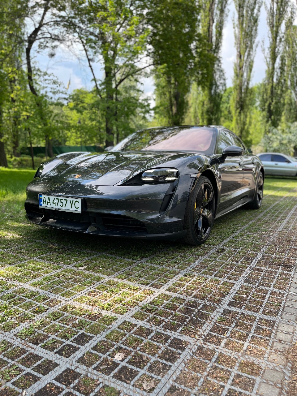 Porsche Taycan - фото 1