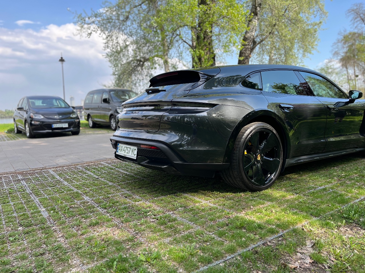 Porsche Taycan - фото 7