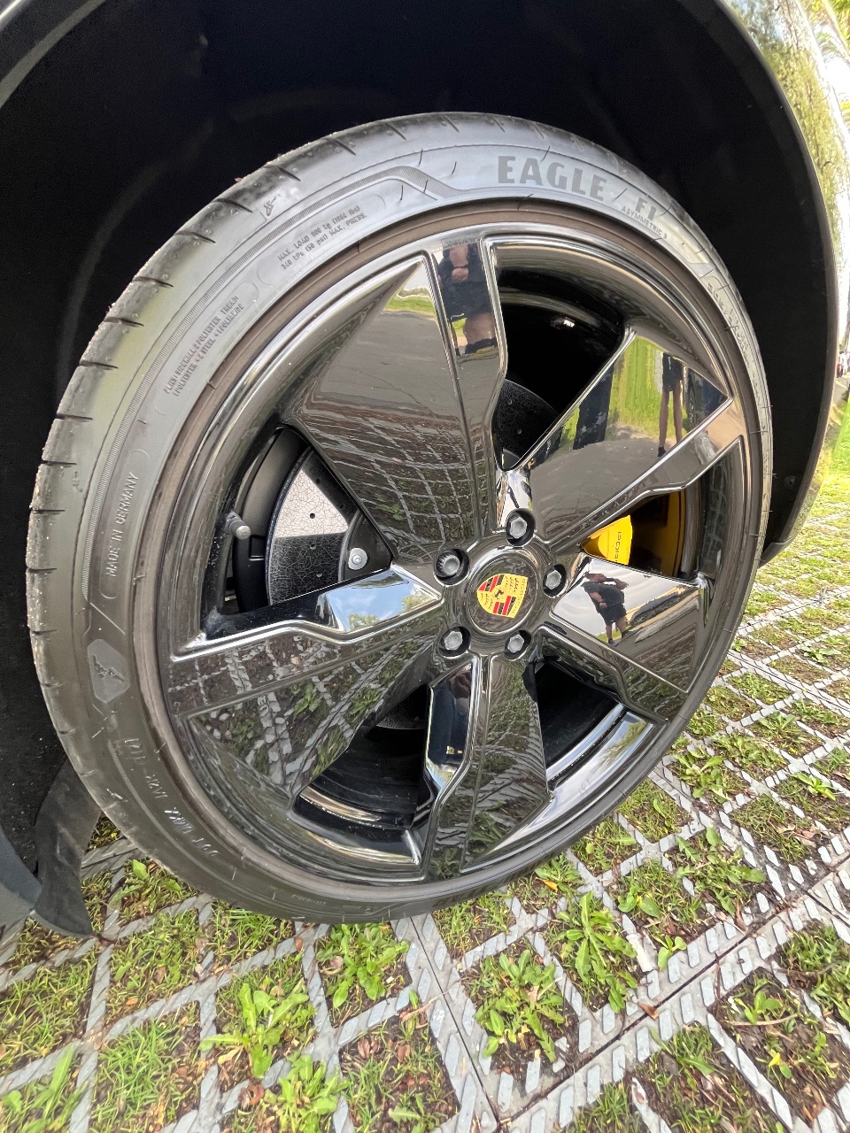 Porsche Taycan - фото 37