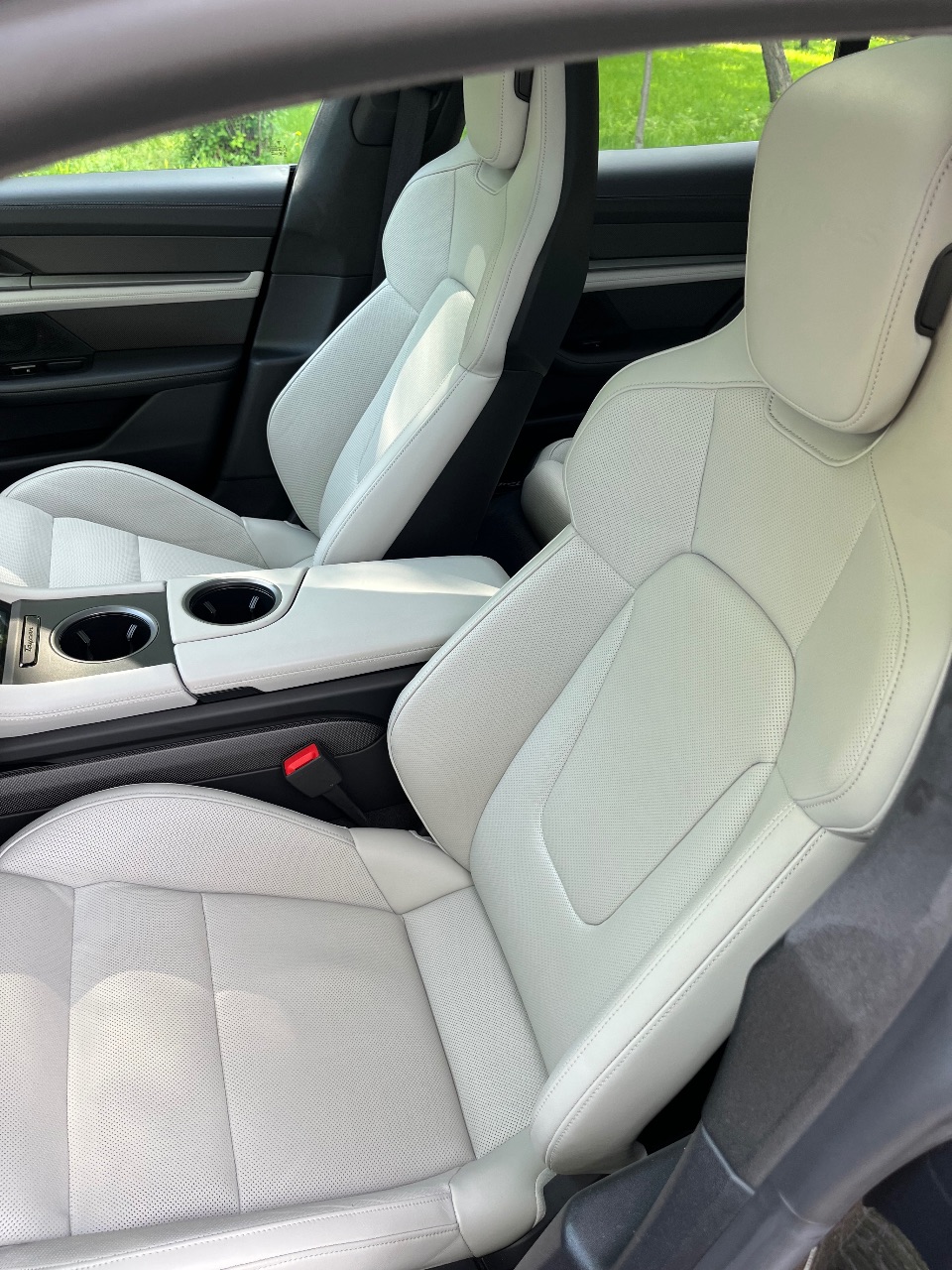 Porsche Taycan - фото 16