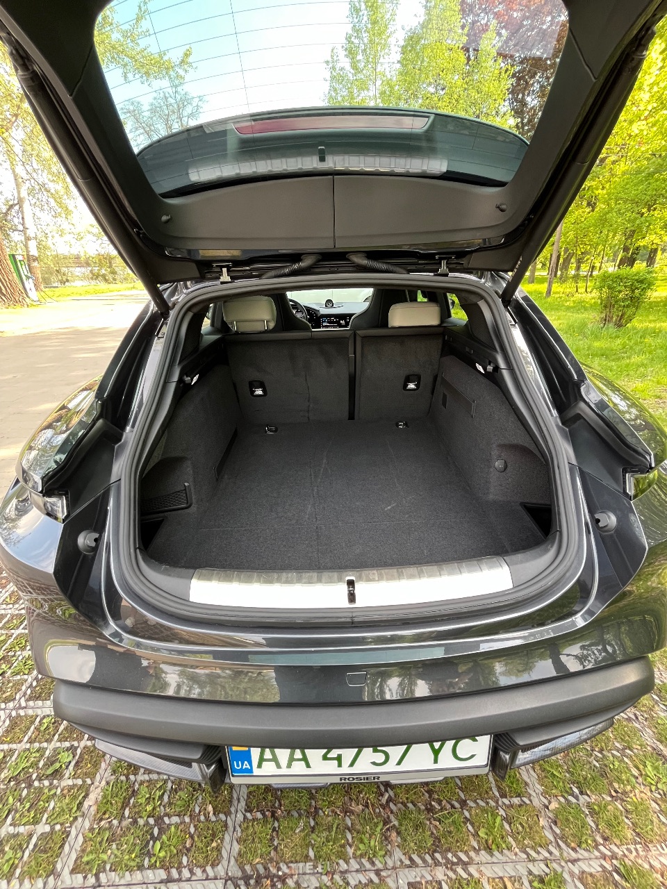 Porsche Taycan - фото 34