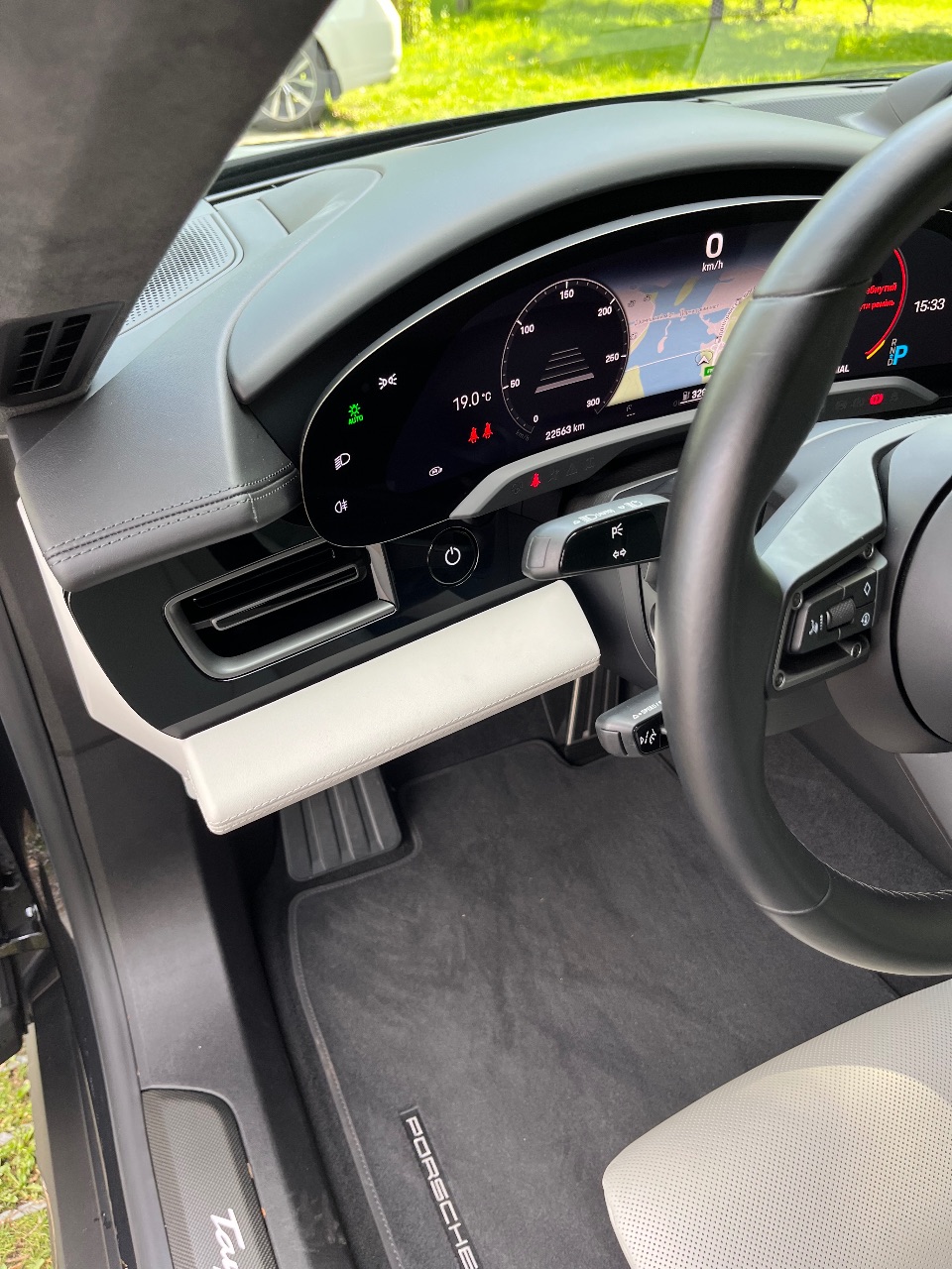 Porsche Taycan - фото 17