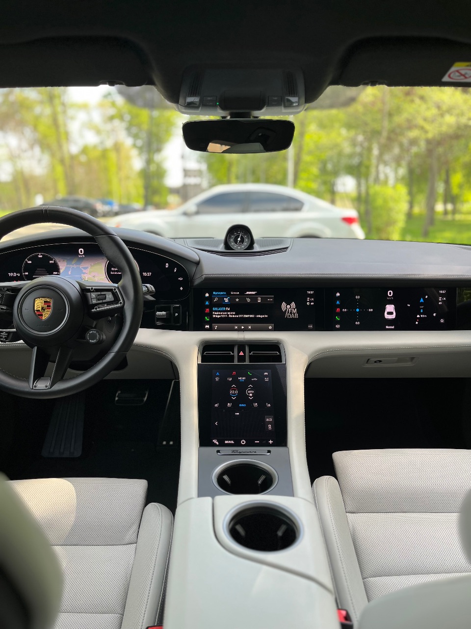 Porsche Taycan - фото 31