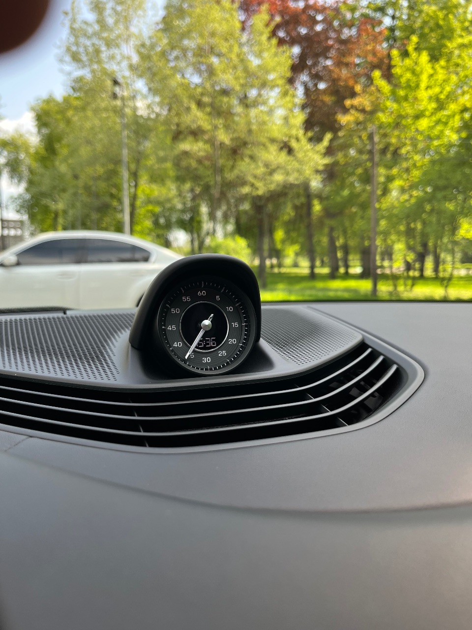 Porsche Taycan - фото 30