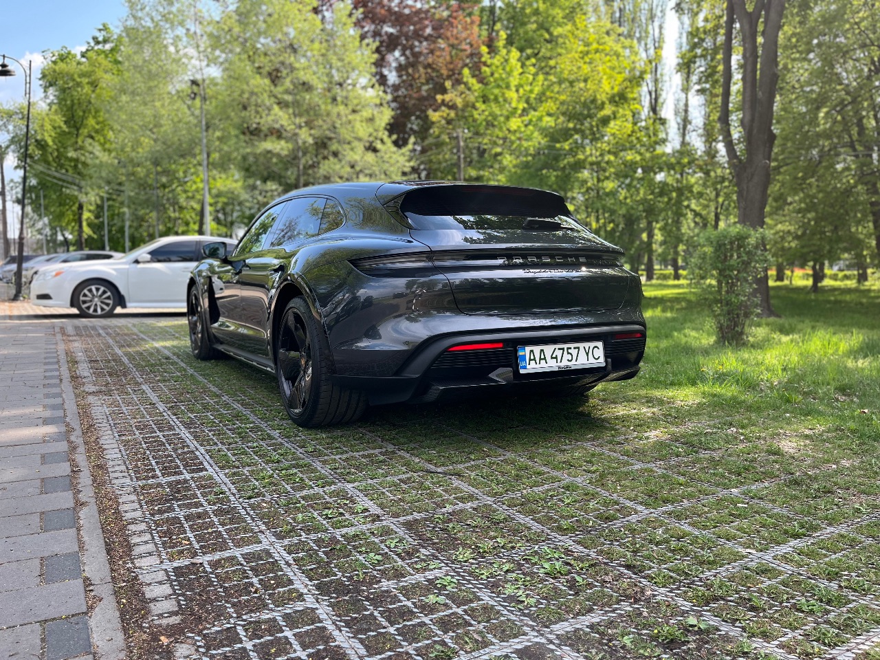 Porsche Taycan - фото 9