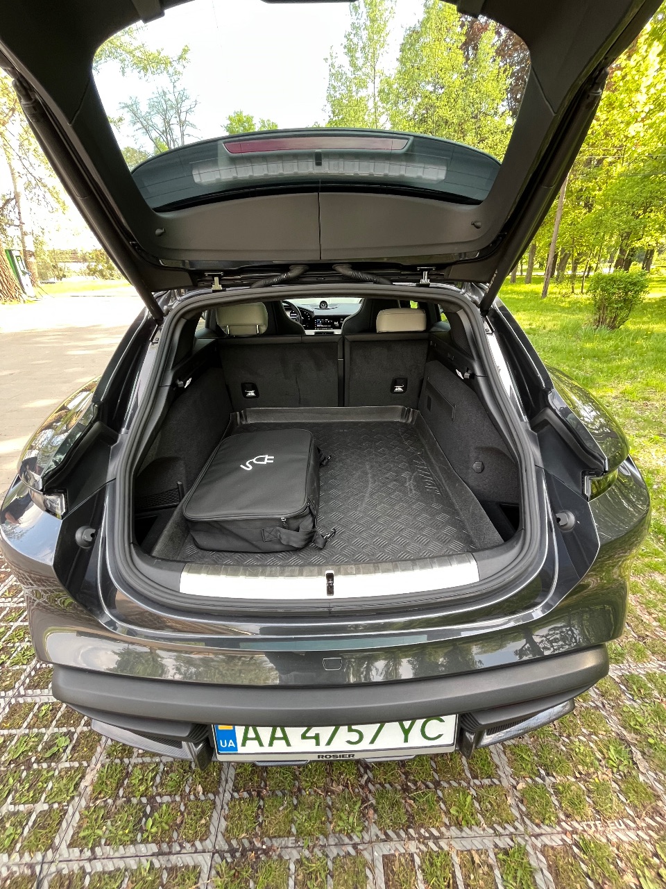 Porsche Taycan - фото 35