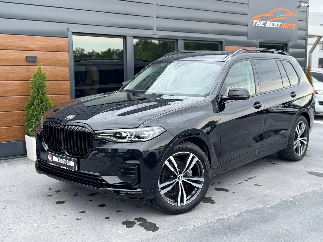 BMW X7 - фото 1