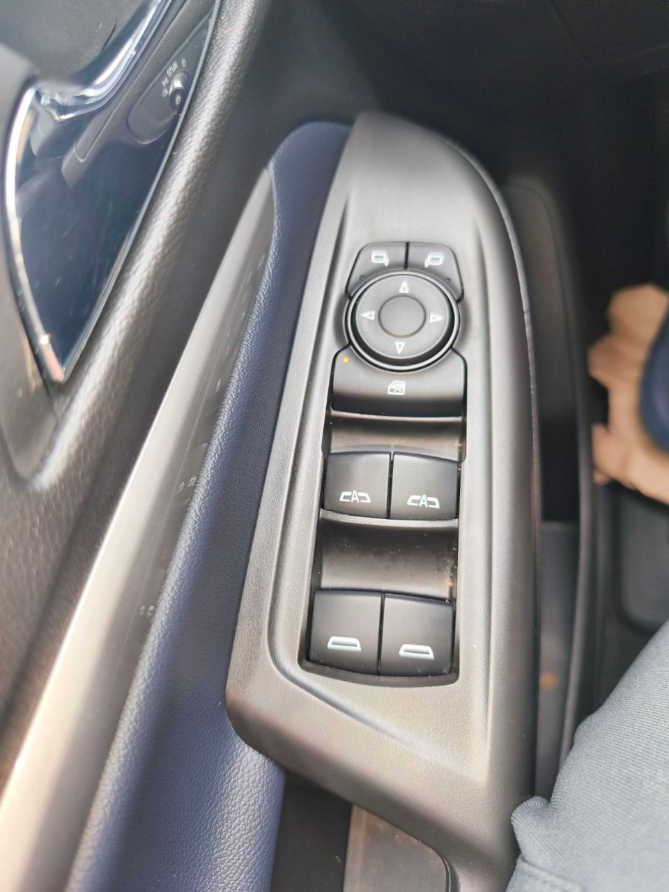 Chevrolet Bolt EUV - фото 19