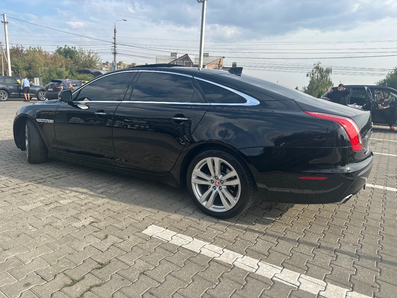 Jaguar XJ - фото 3