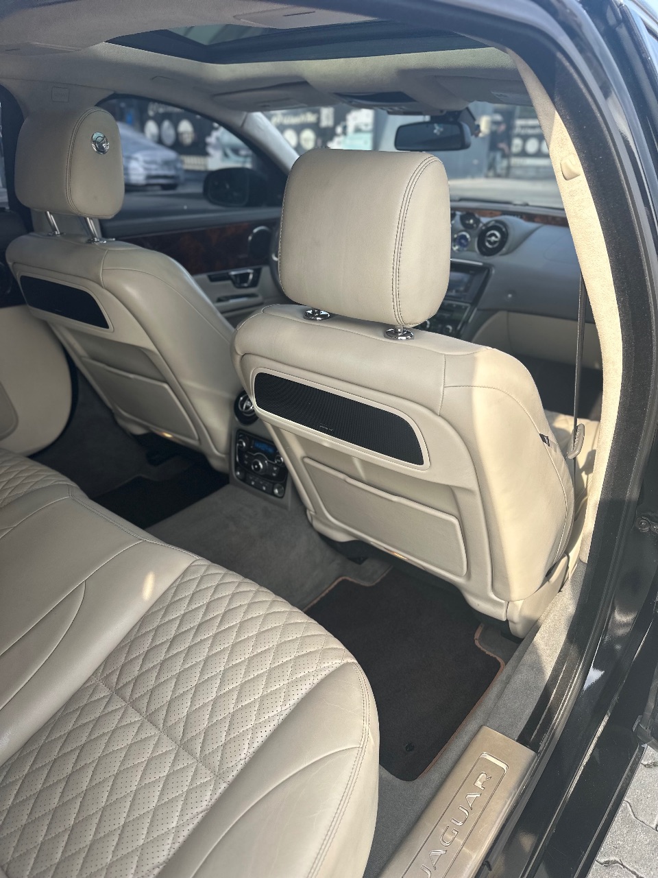 Jaguar XJ - фото 18