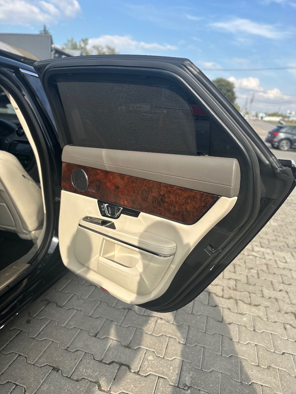 Jaguar XJ - фото 17