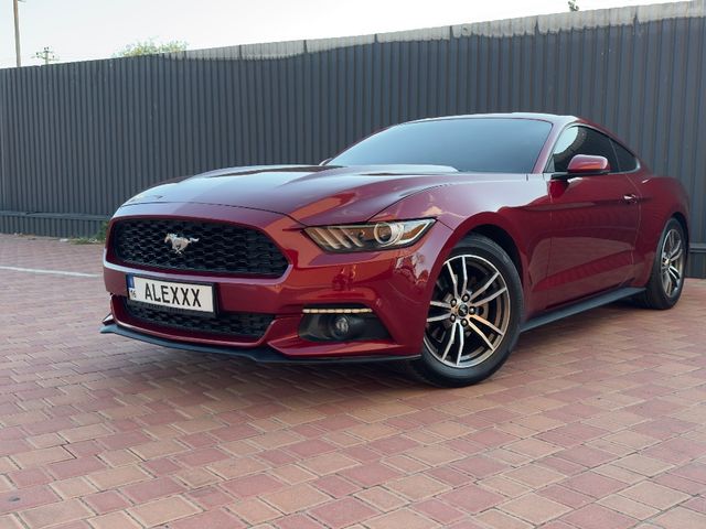 Ford Mustang - фото 1