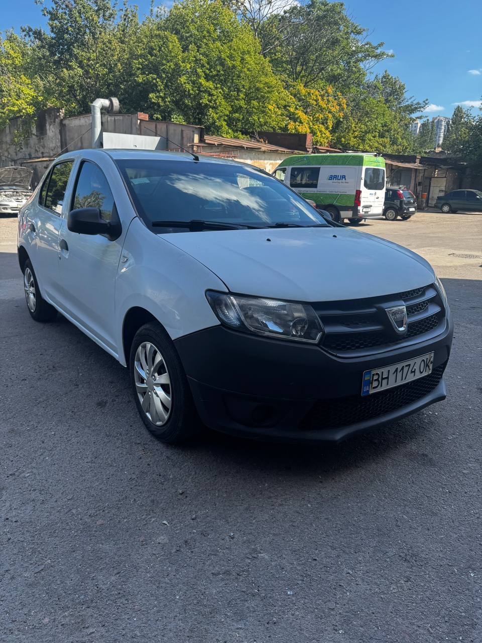Dacia Logan - фото 1