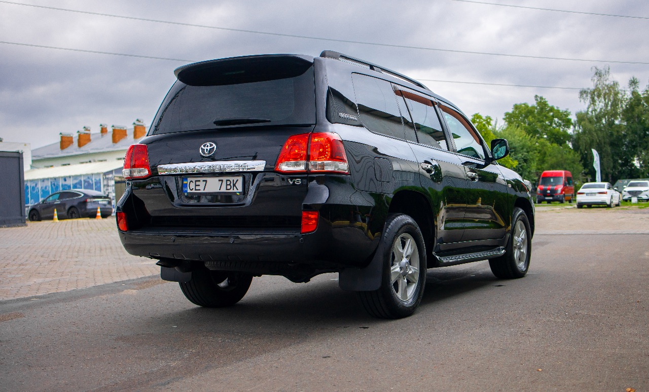Toyota Land Cruiser - фото 8