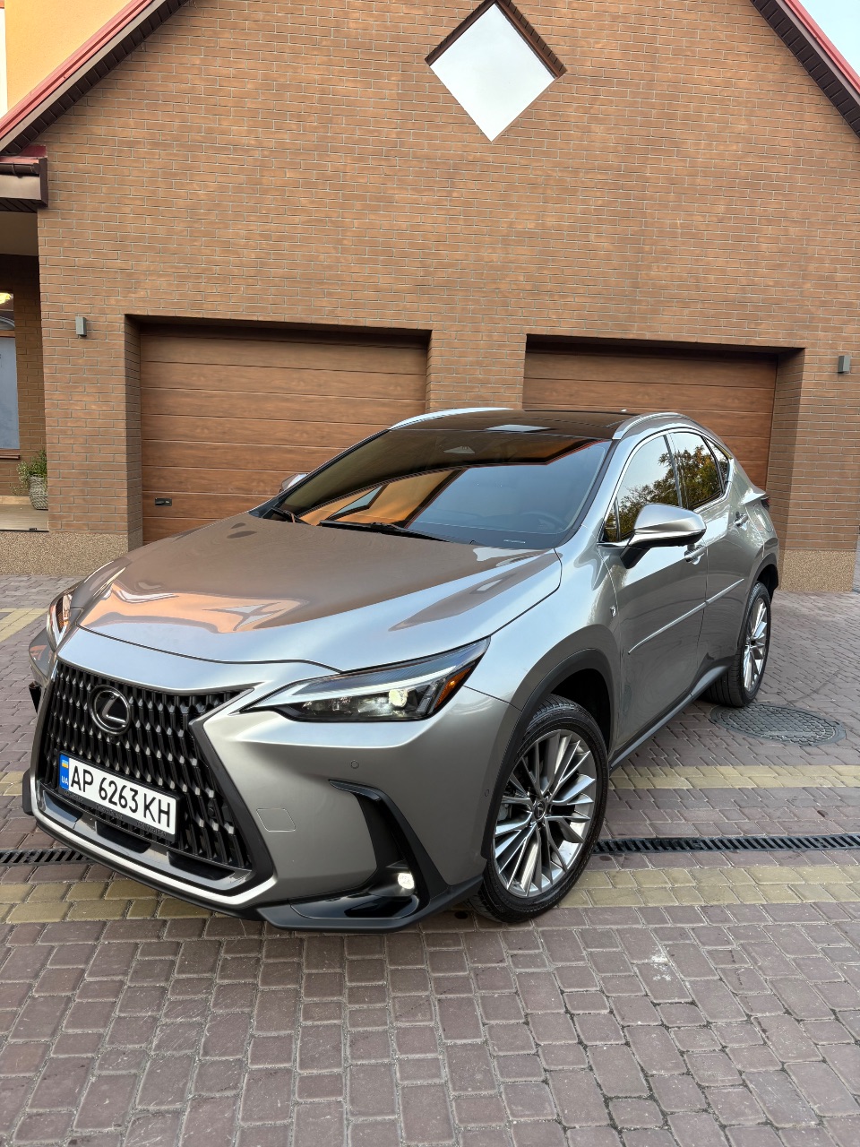 Lexus NX - фото 9