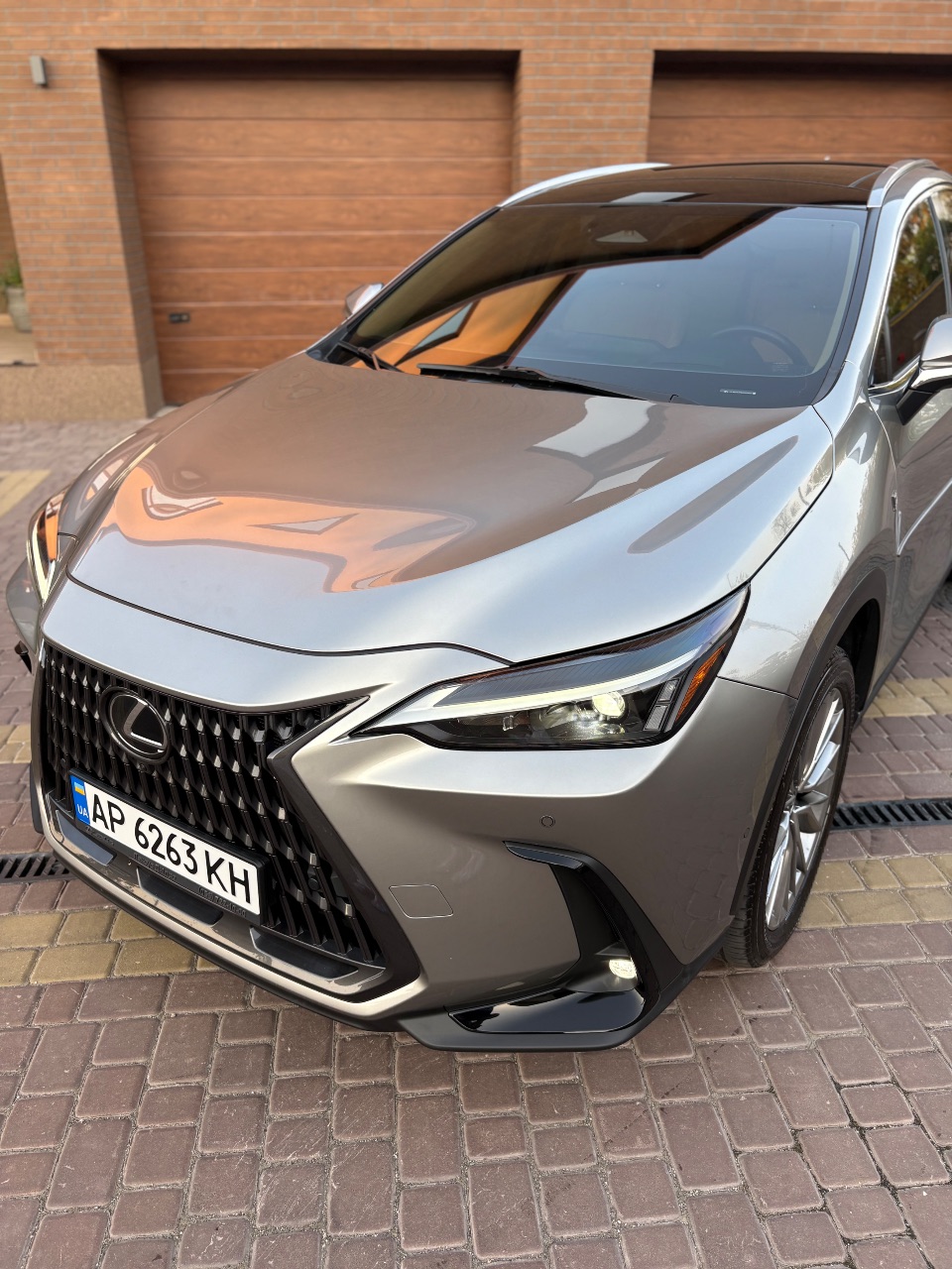 Lexus NX - фото 2