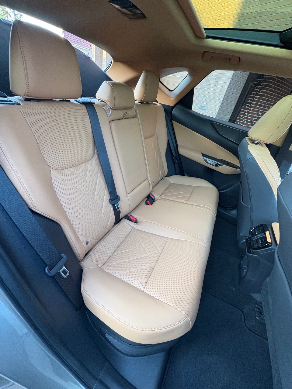 Lexus NX - фото 36