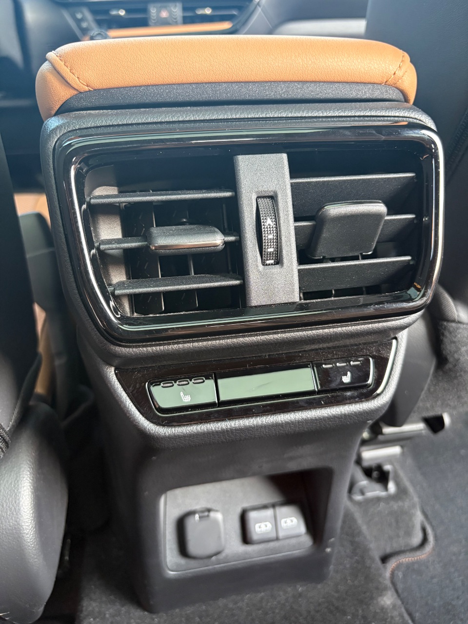 Lexus NX - фото 35