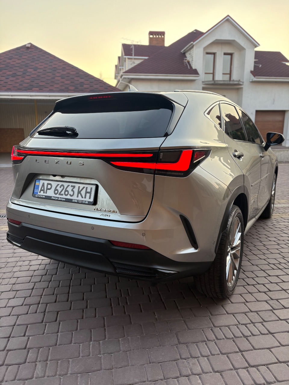 Lexus NX - фото 4