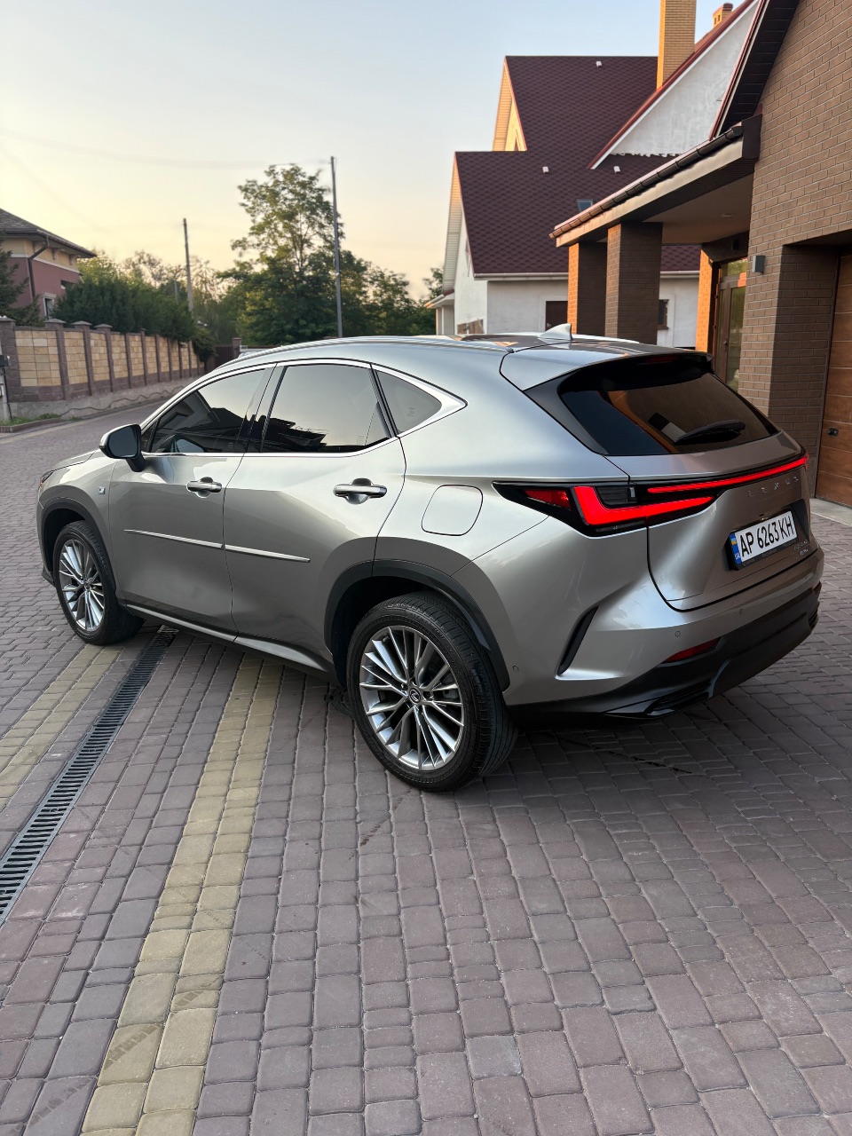 Lexus NX - фото 14