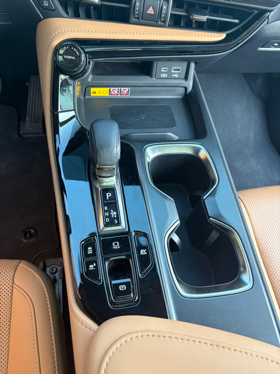 Lexus NX - фото 33