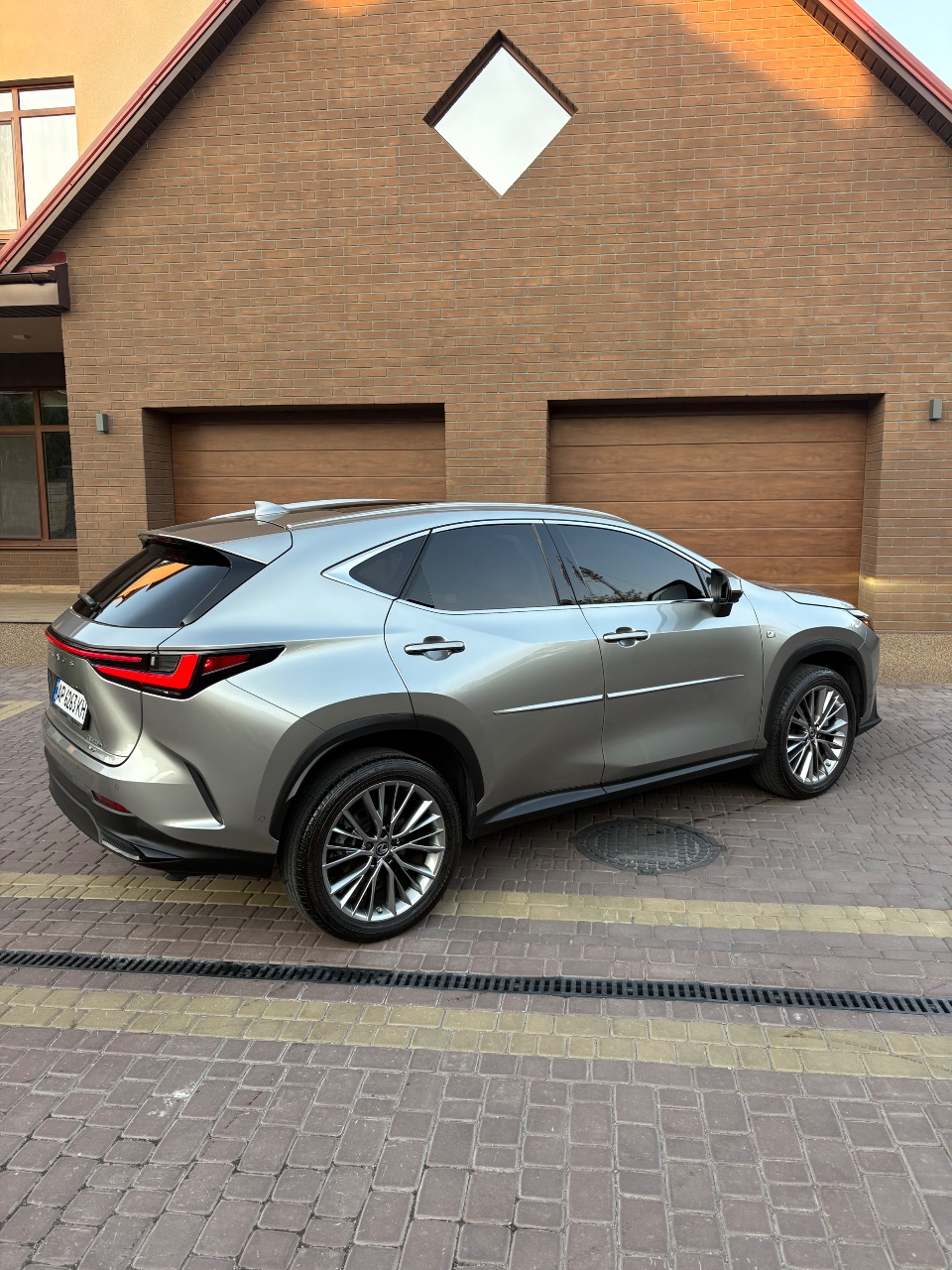 Lexus NX - фото 11