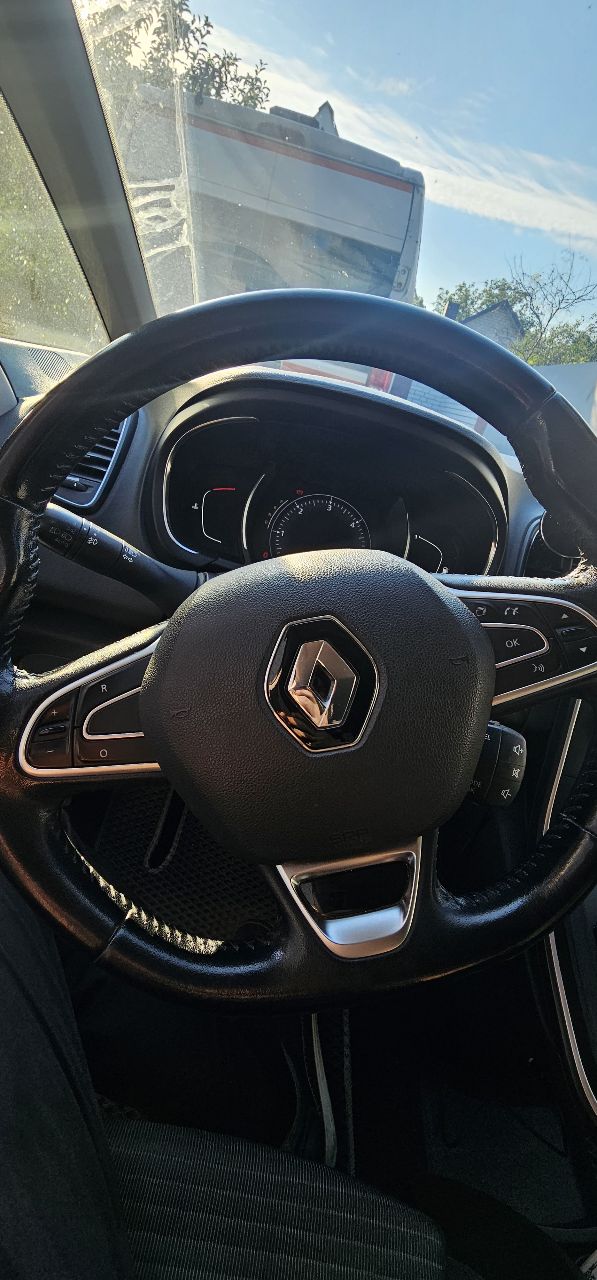 Renault Scenic - фото 11