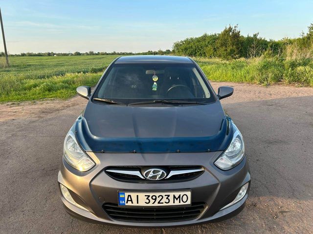 Hyundai Accent - фото 4