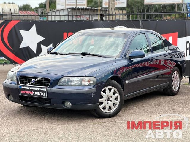 Volvo S60 - фото 1