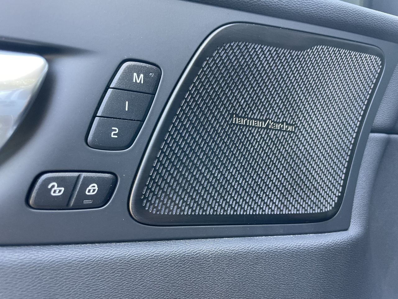 Volvo XC60 - фото 29