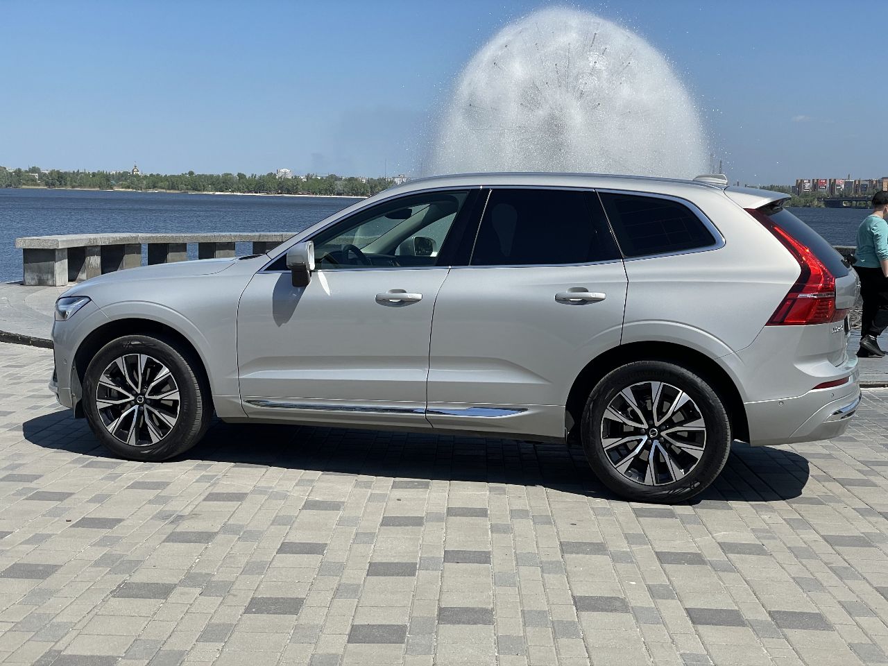 Volvo XC60 - фото 3